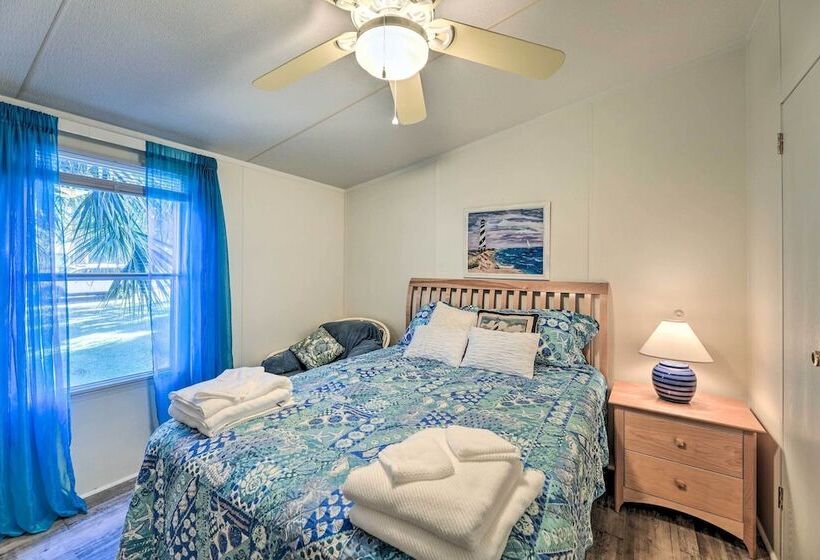 Atlantic Beach Home W/ Decks & Fire Pit