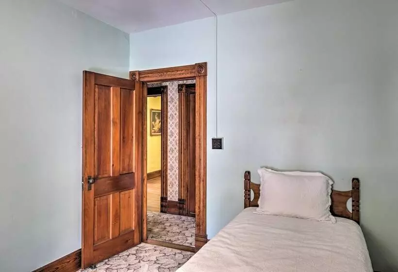 Historic Backus Home, Steps To Pine Mountain Lake!