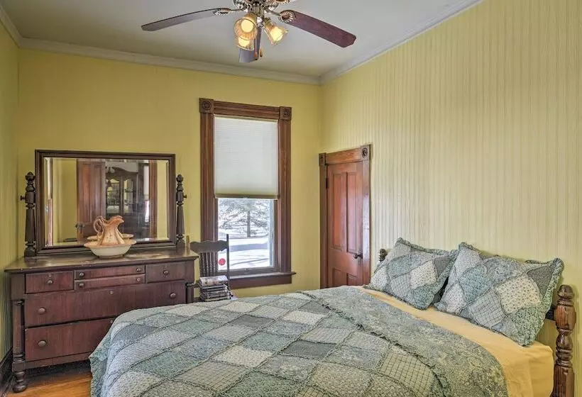 Historic Backus Home, Steps To Pine Mountain Lake!