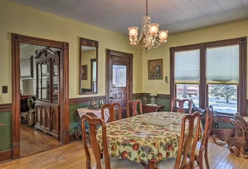 Historic Backus Home, Steps To Pine Mountain Lake!