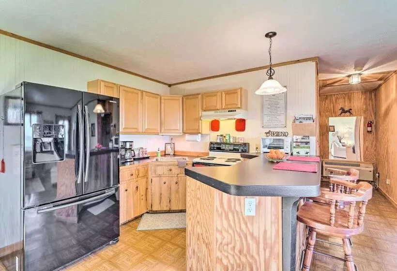 7 Mi To Downtown Morganton: Cabin W/ Fire Pit!