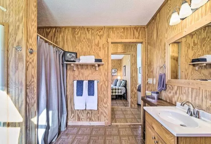 7 Mi To Downtown Morganton: Cabin W/ Fire Pit!