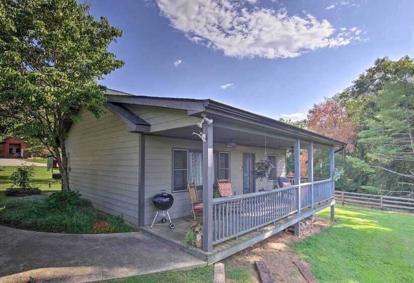 7 Mi To Downtown Morganton: Cabin W/ Fire Pit!