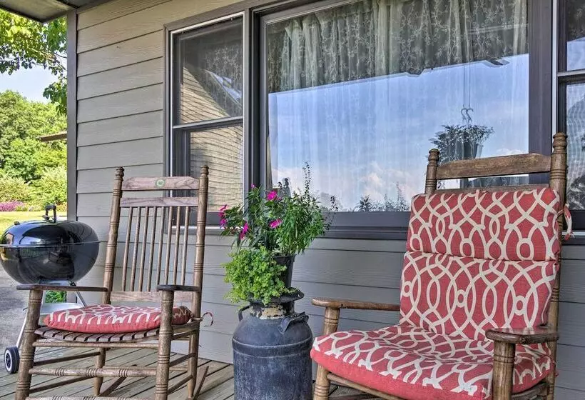 7 Mi To Downtown Morganton: Cabin W/ Fire Pit!