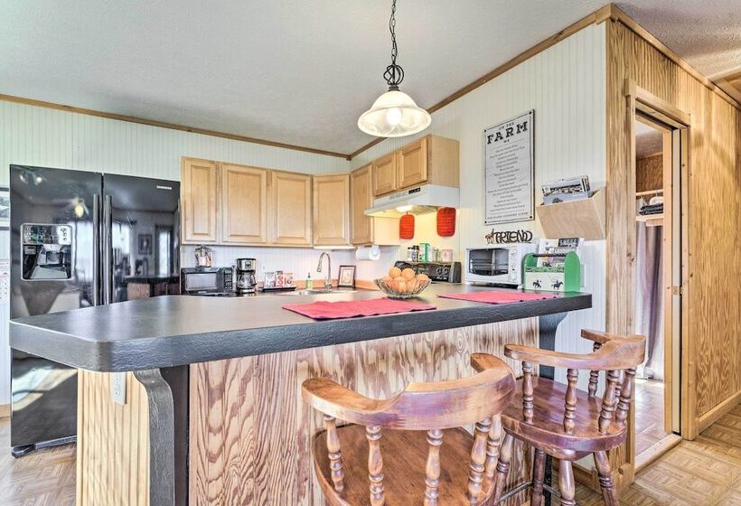 7 Mi To Downtown Morganton: Cabin W/ Fire Pit!