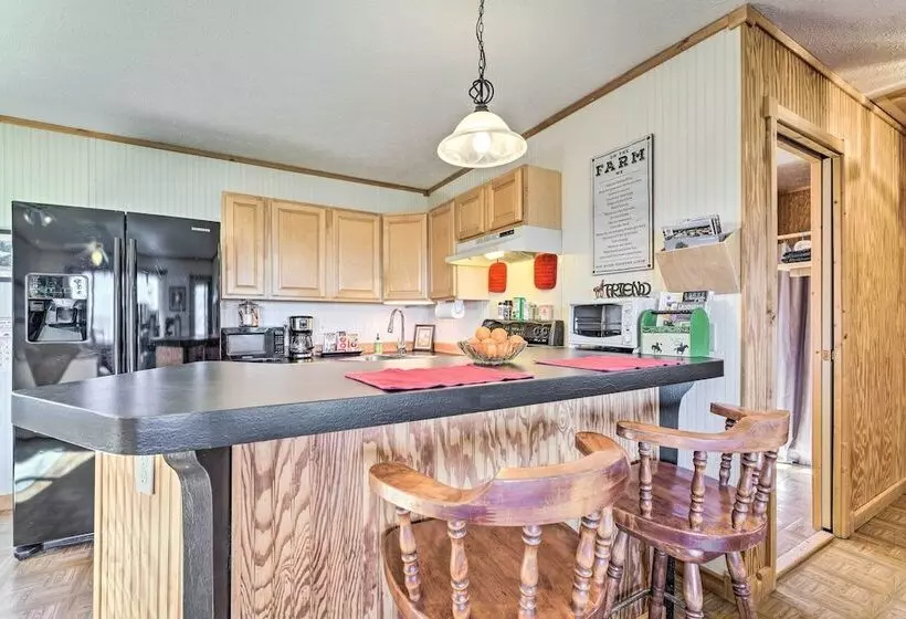 7 Mi To Downtown Morganton: Cabin W/ Fire Pit!