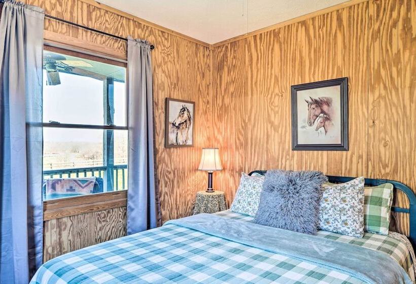 7 Mi To Downtown Morganton: Cabin W/ Fire Pit!