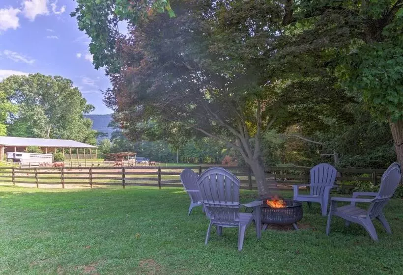 7 Mi To Downtown Morganton: Cabin W/ Fire Pit!