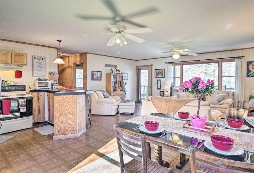 7 Mi To Downtown Morganton: Cabin W/ Fire Pit!