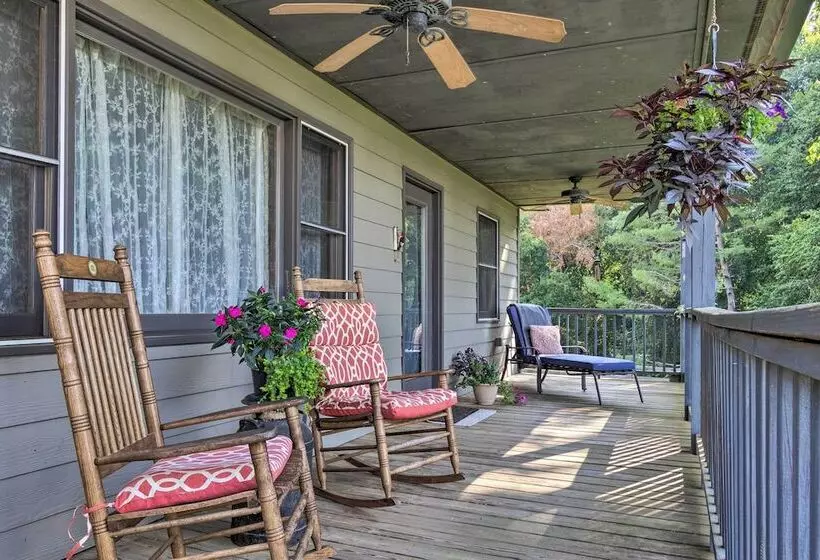 7 Mi To Downtown Morganton: Cabin W/ Fire Pit!