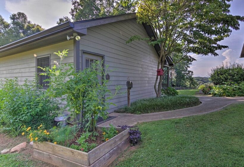 7 Mi To Downtown Morganton: Cabin W/ Fire Pit!