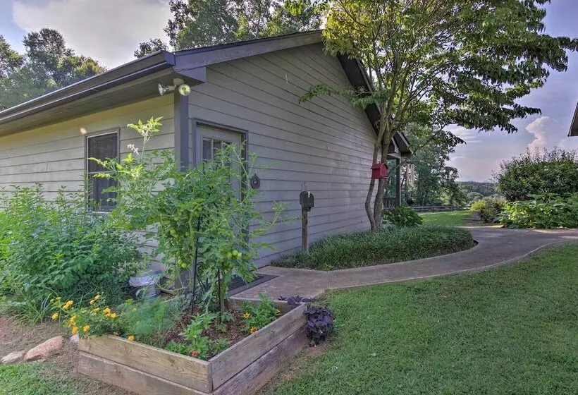 7 Mi To Downtown Morganton: Cabin W/ Fire Pit!