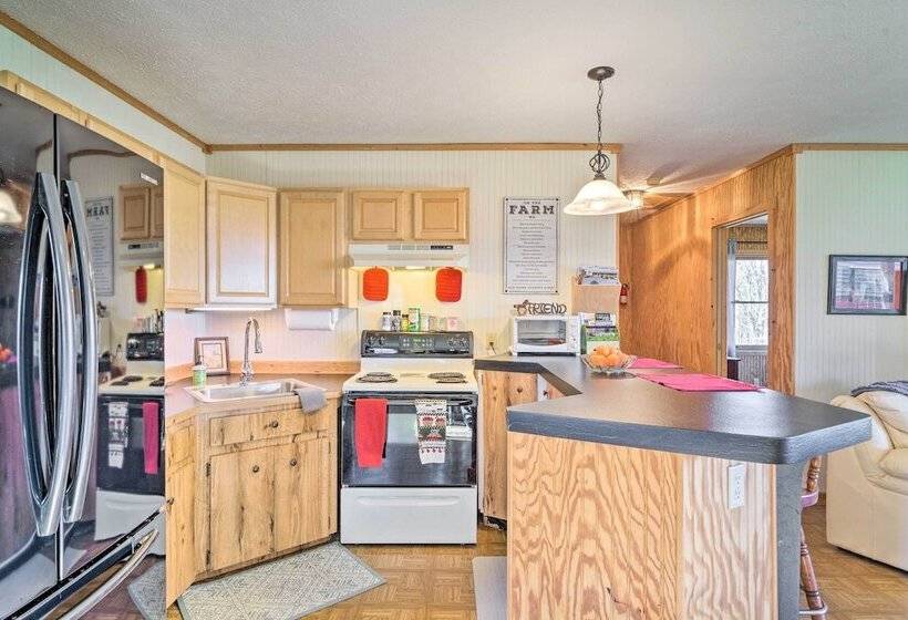 7 Mi To Downtown Morganton: Cabin W/ Fire Pit!