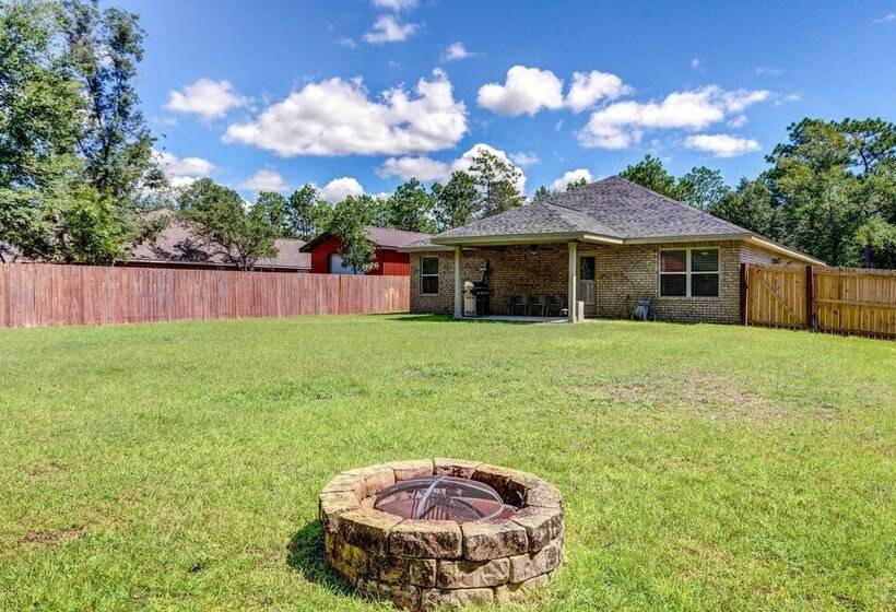Charming Navarre Vacation Home W/ Fire Pit!