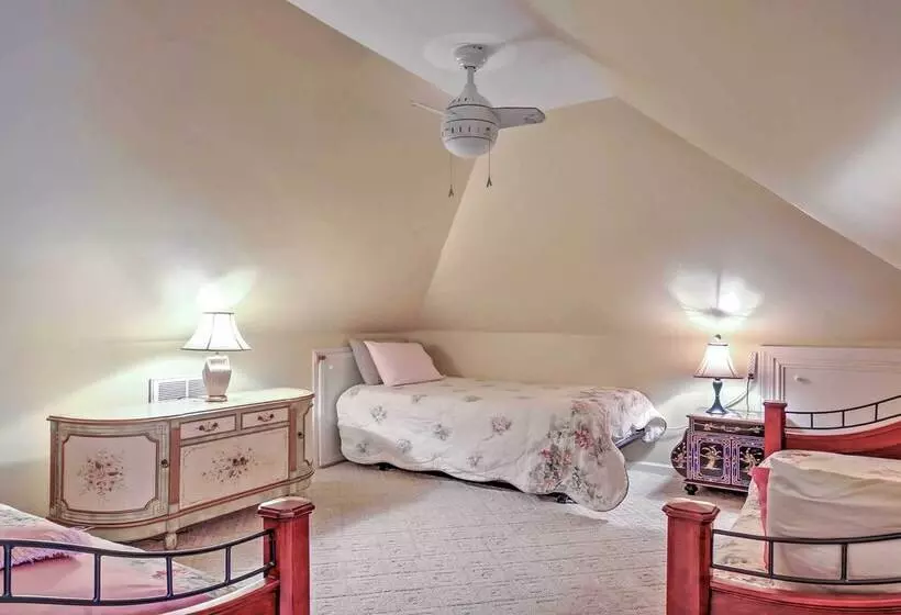 Cottage By The Pond  On Gorgeous Expansive Estate