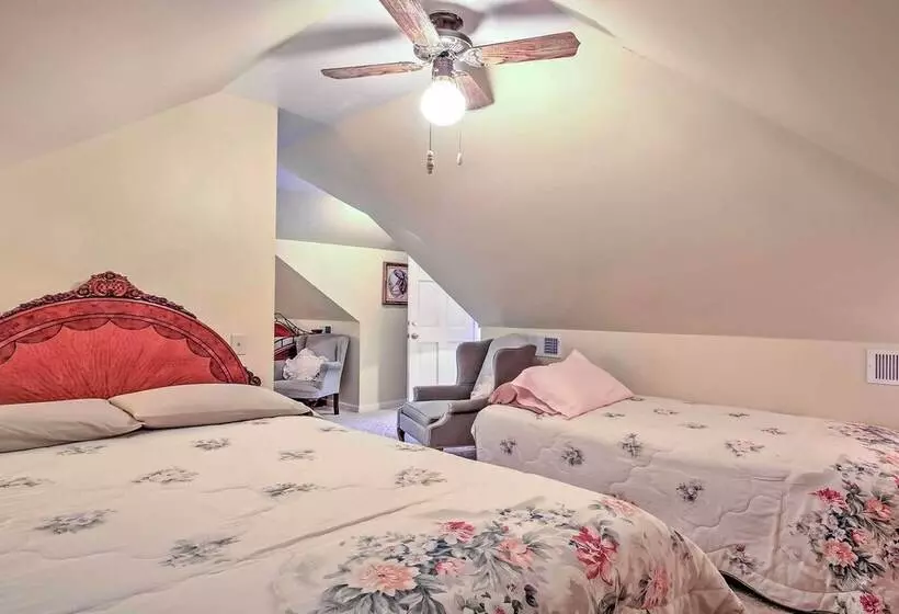 Cottage By The Pond  On Gorgeous Expansive Estate