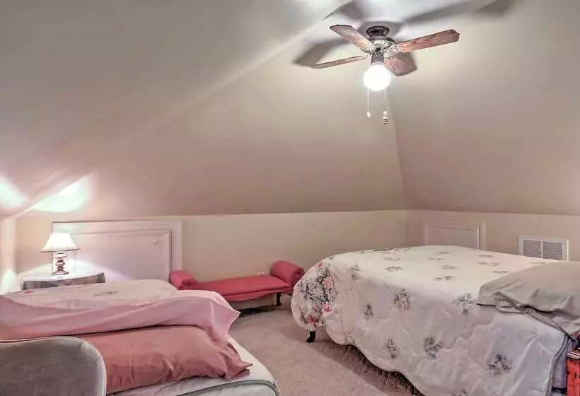 Cottage By The Pond  On Gorgeous Expansive Estate