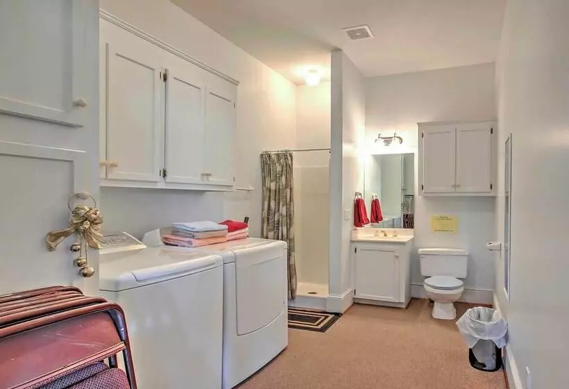 Cottage By The Pond  On Gorgeous Expansive Estate