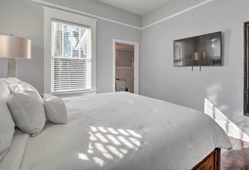 Cozy Atlanta Home ~ 3 Mi To Dtwn Attractions!