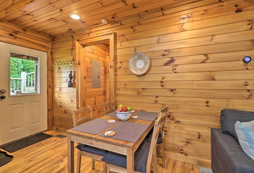 Cozy Boone Cabin W/ Deck: Close To Downtown!