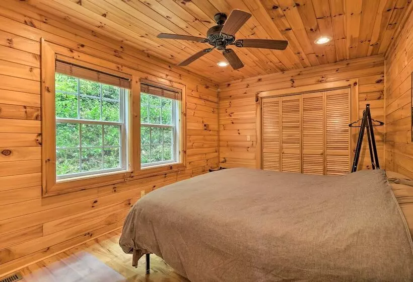Cozy Boone Cabin W/ Deck: Close To Downtown!