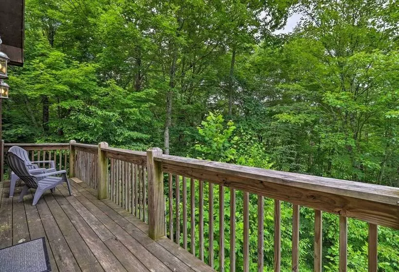 Cozy Boone Cabin W/ Deck: Close To Downtown!