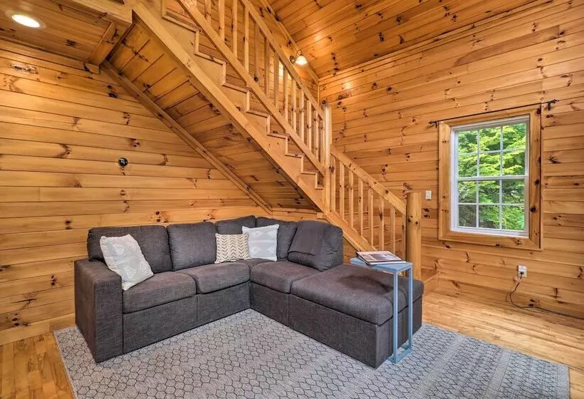 Cozy Boone Cabin W/ Deck: Close To Downtown!