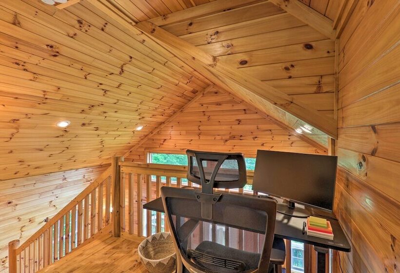 Cozy Boone Cabin W/ Deck: Close To Downtown!