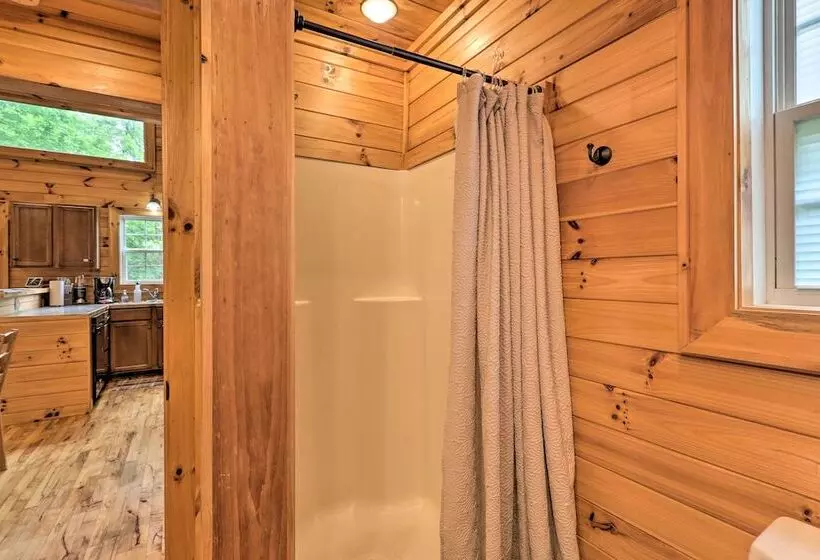 Cozy Boone Cabin W/ Deck: Close To Downtown!