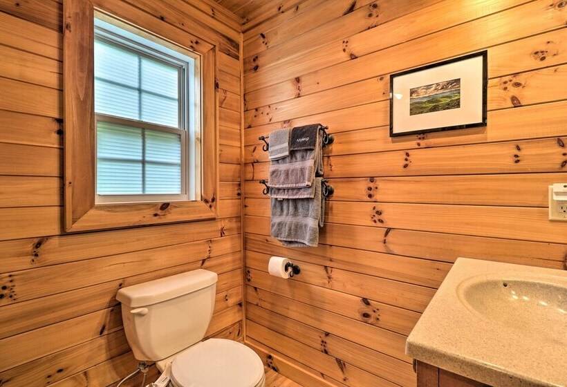 Cozy Boone Cabin W/ Deck: Close To Downtown!