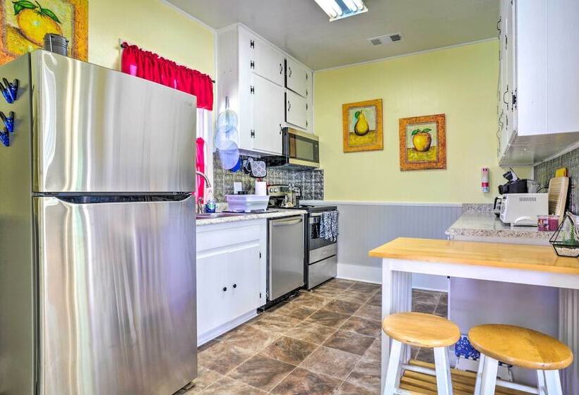 Cozy Corinth Escape ~ Half Mi To Shop & Dine!