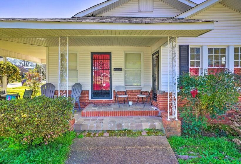 Cozy Corinth Escape ~ Half Mi To Shop & Dine!