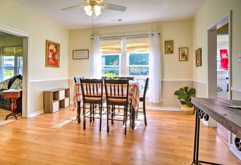 Cozy Corinth Escape ~ Half Mi To Shop & Dine!