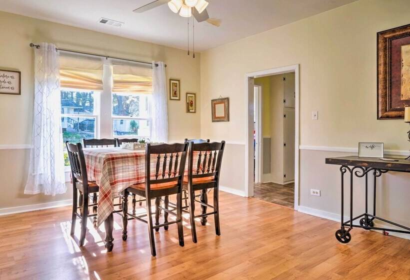 Cozy Corinth Escape ~ Half Mi To Shop & Dine!