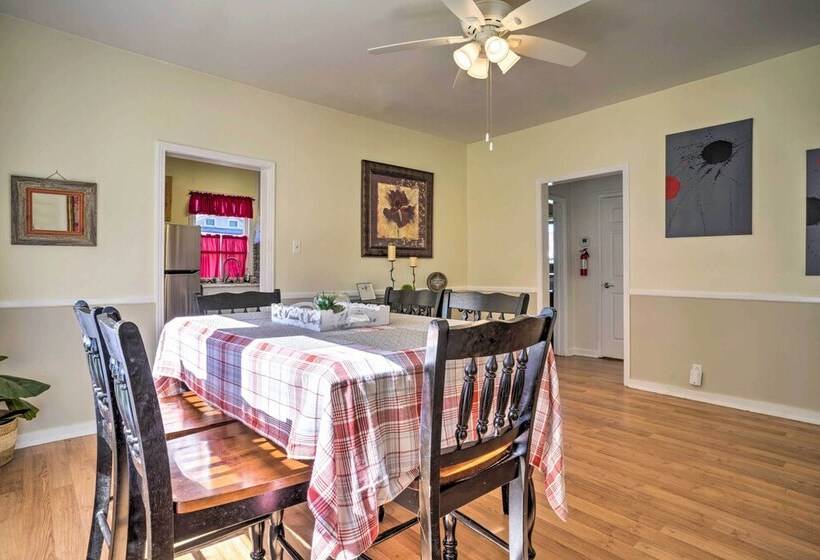 Cozy Corinth Escape ~ Half Mi To Shop & Dine!