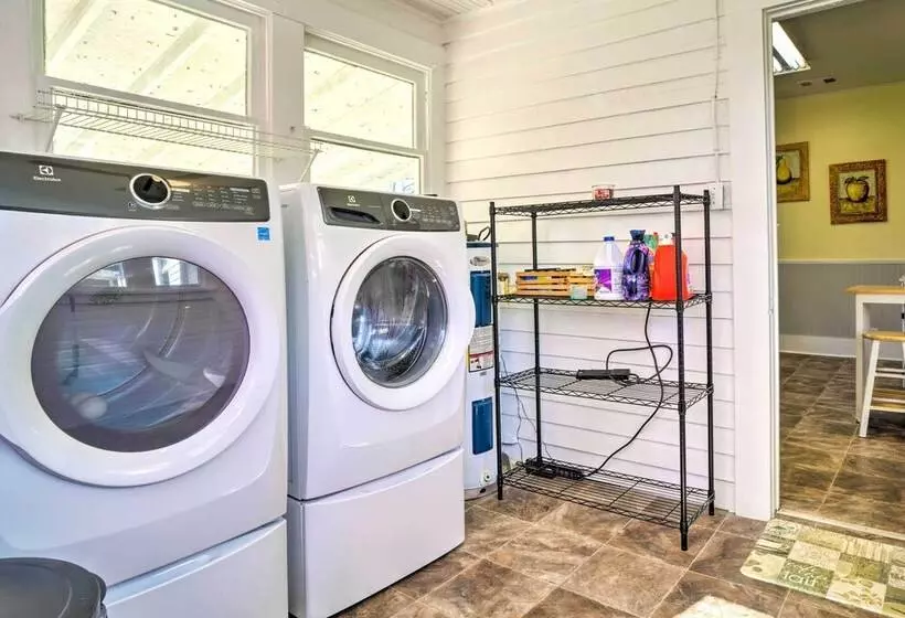 Cozy Corinth Escape ~ Half Mi To Shop & Dine!