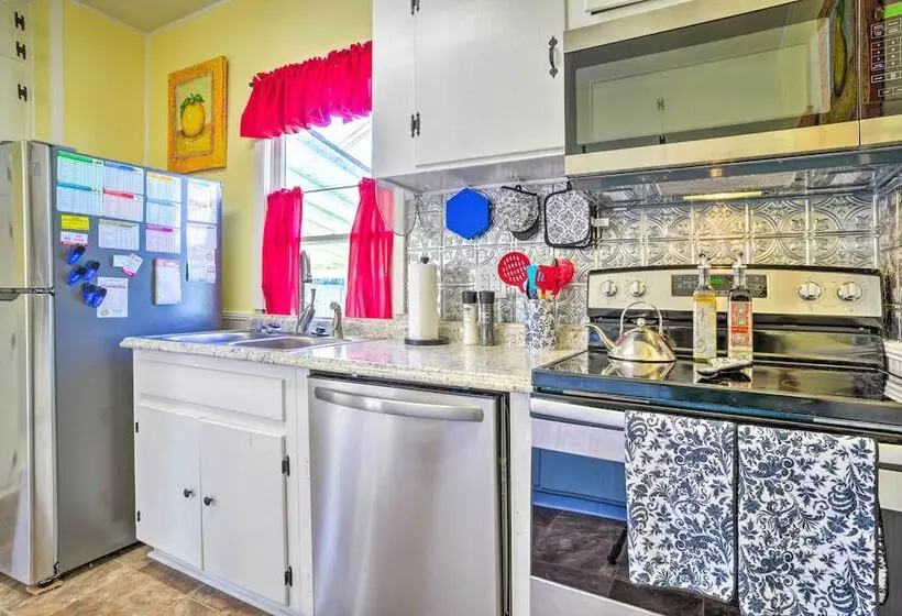 Cozy Corinth Escape ~ Half Mi To Shop & Dine!