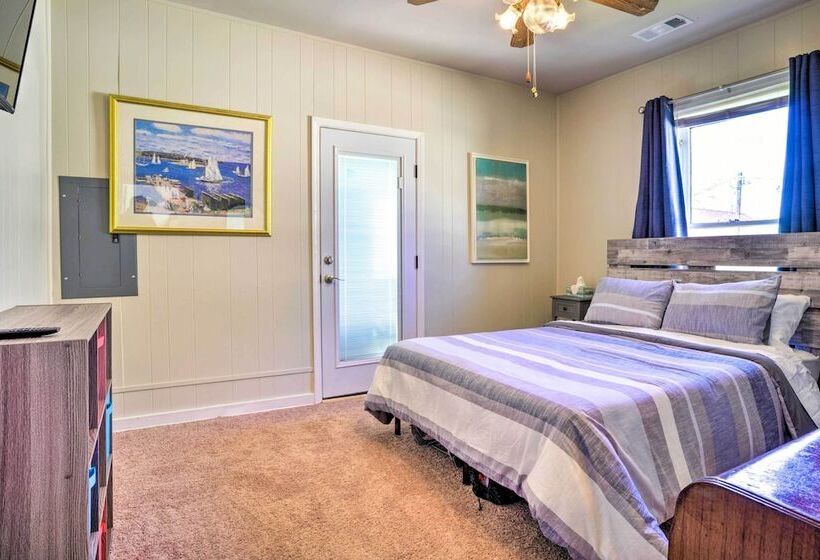 Cozy Corinth Escape ~ Half Mi To Shop & Dine!