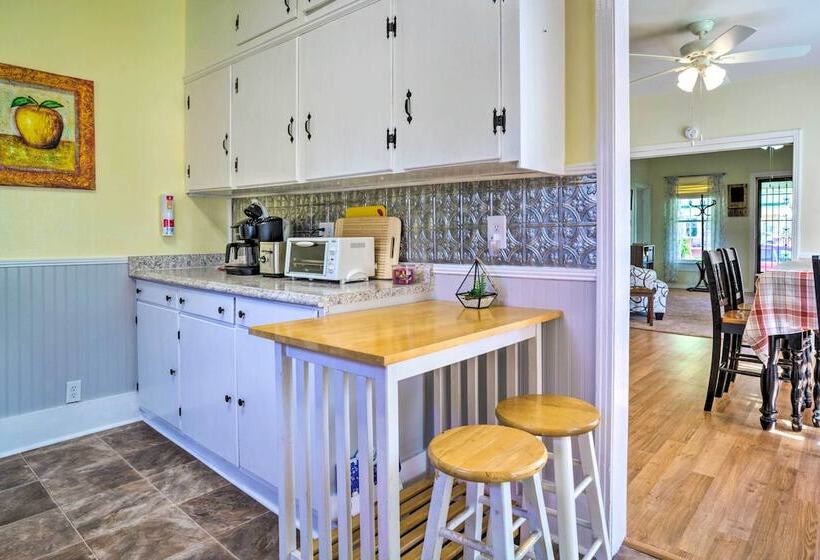 Cozy Corinth Escape ~ Half Mi To Shop & Dine!