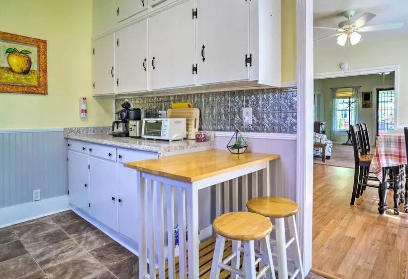 Cozy Corinth Escape ~ Half Mi To Shop & Dine!