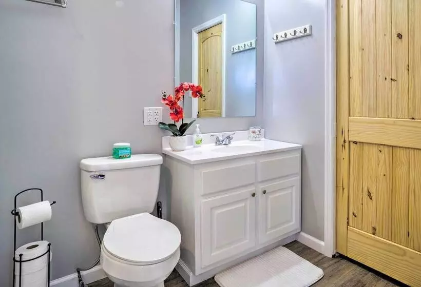 Cozy Corinth Escape ~ Half Mi To Shop & Dine!