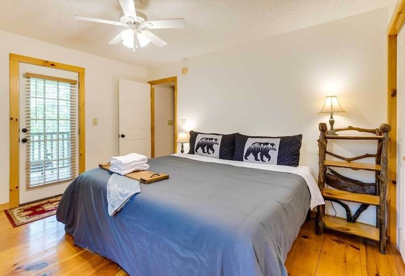 Murphy Family Cabin W/ Fire Pit & Forest Views!