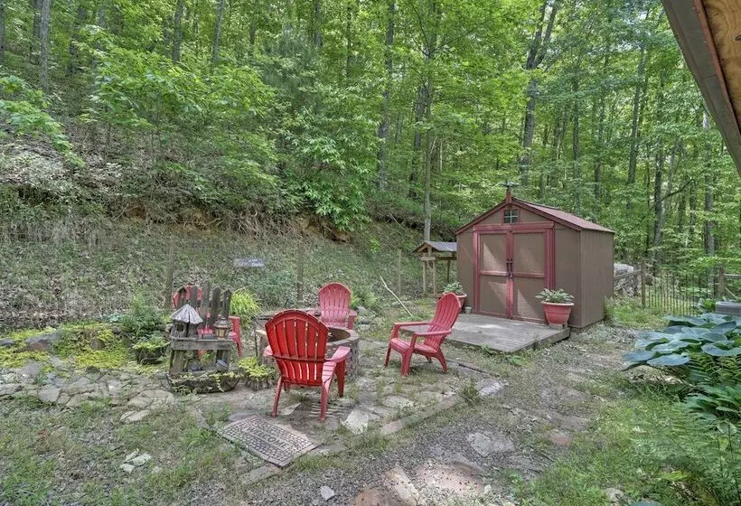 Murphy Family Cabin W/ Fire Pit & Forest Views!