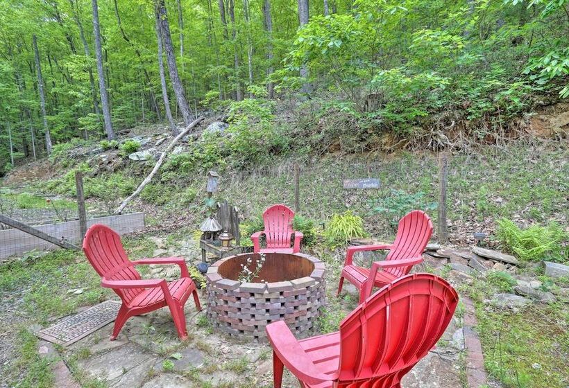 Murphy Family Cabin W/ Fire Pit & Forest Views!