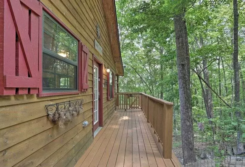 Murphy Family Cabin W/ Fire Pit & Forest Views!