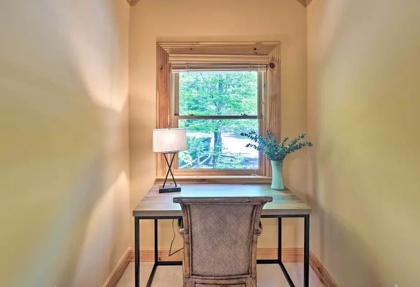 Cozy Retreat W/ Deck & Sapphire Resort Access!