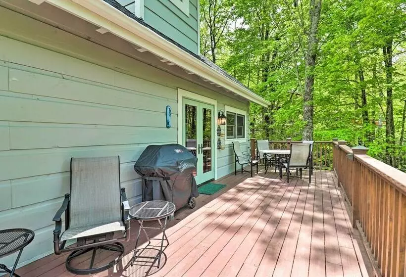 Cozy Retreat W/ Deck & Sapphire Resort Access!