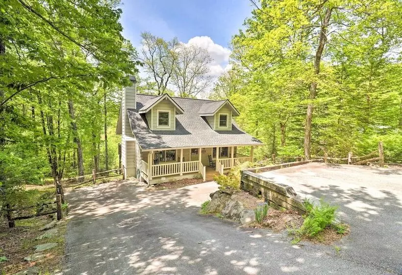 Cozy Retreat W/ Deck & Sapphire Resort Access!