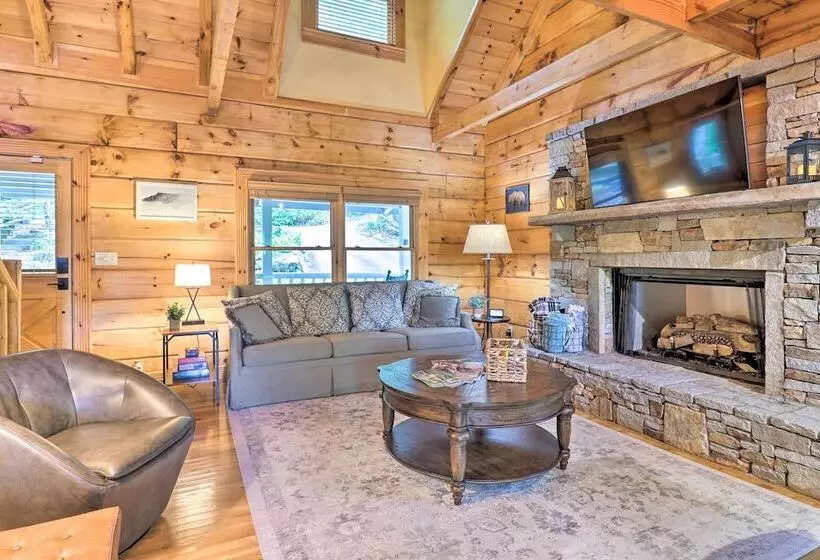 Cozy Retreat W/ Deck & Sapphire Resort Access!