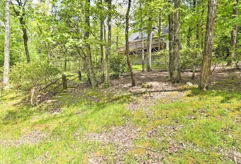 Cozy Retreat W/ Deck & Sapphire Resort Access!